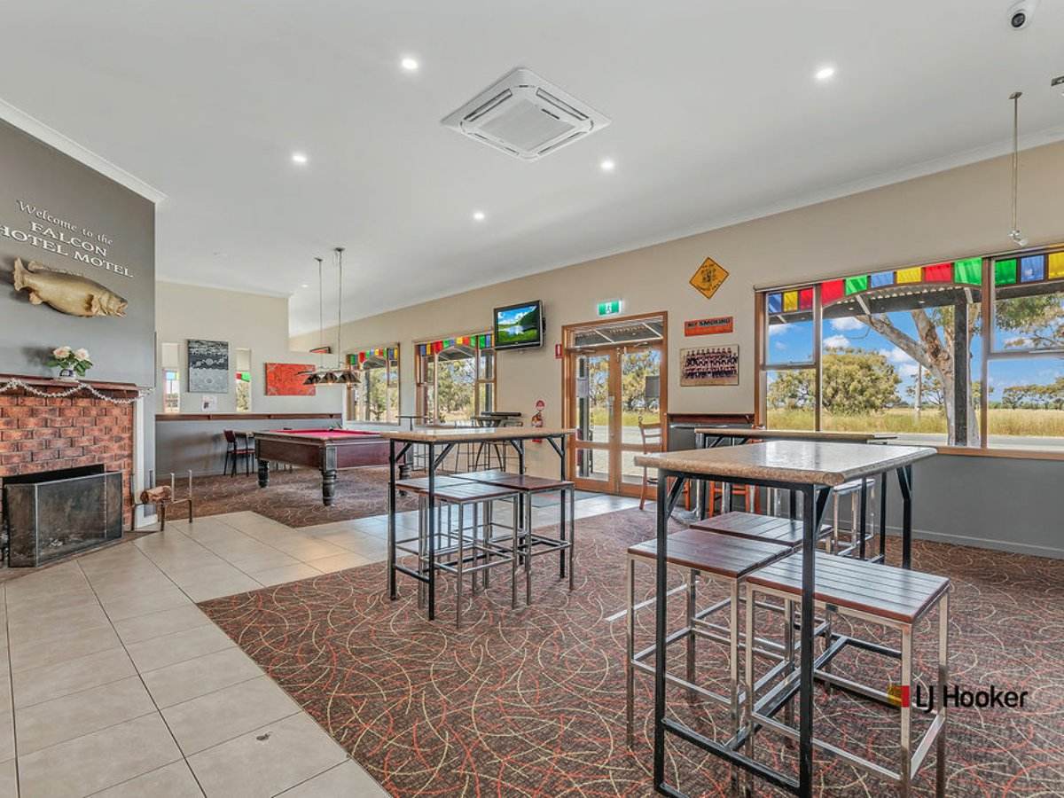 Falcon Hotel 7784 Murray Valley Highway, Echuca For Sale by Farmbuy.com - image 4