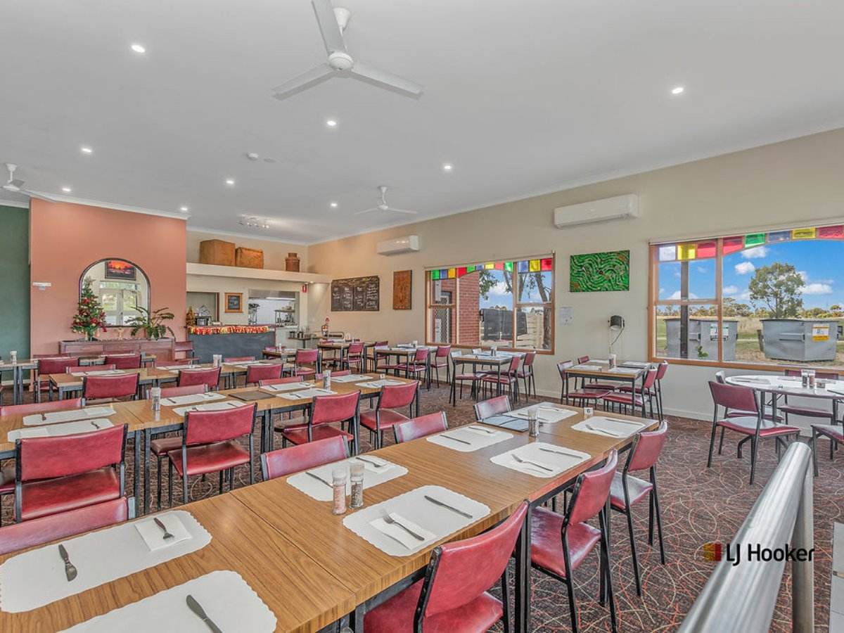 Falcon Hotel 7784 Murray Valley Highway, Echuca For Sale by Farmbuy.com - image 8