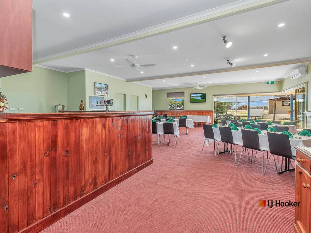 Falcon Hotel 7784 Murray Valley Highway, Echuca For Sale by Farmbuy.com - image 10