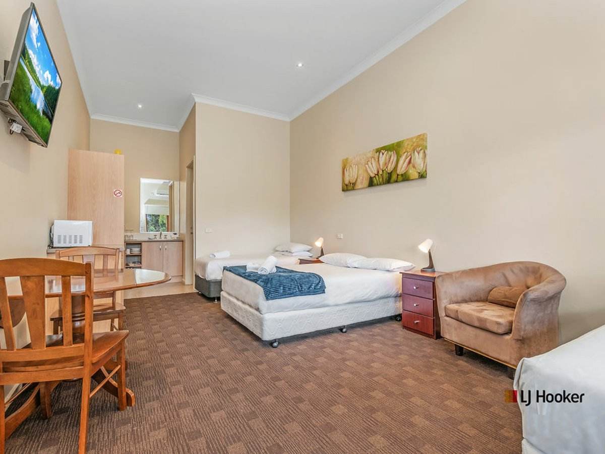 Falcon Hotel 7784 Murray Valley Highway, Echuca For Sale by Farmbuy.com - image 15