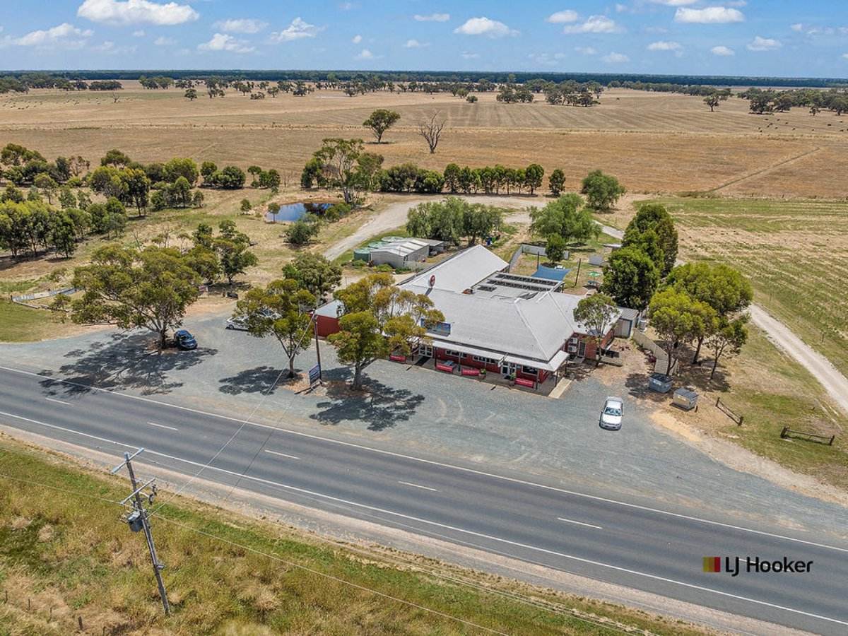 Falcon Hotel 7784 Murray Valley Highway, Echuca For Sale by Farmbuy.com - image 1