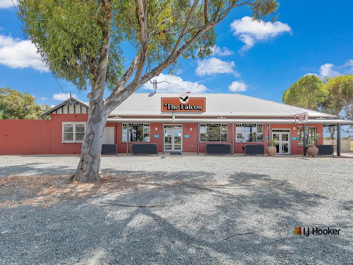 Falcon Hotel 7784 Murray Valley Highway, Echuca For Sale by Farmbuy.com - image 2
