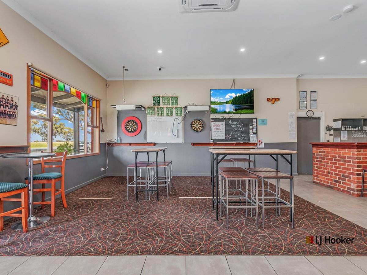 Falcon Hotel 7784 Murray Valley Highway, Echuca For Sale by Farmbuy.com - image 6