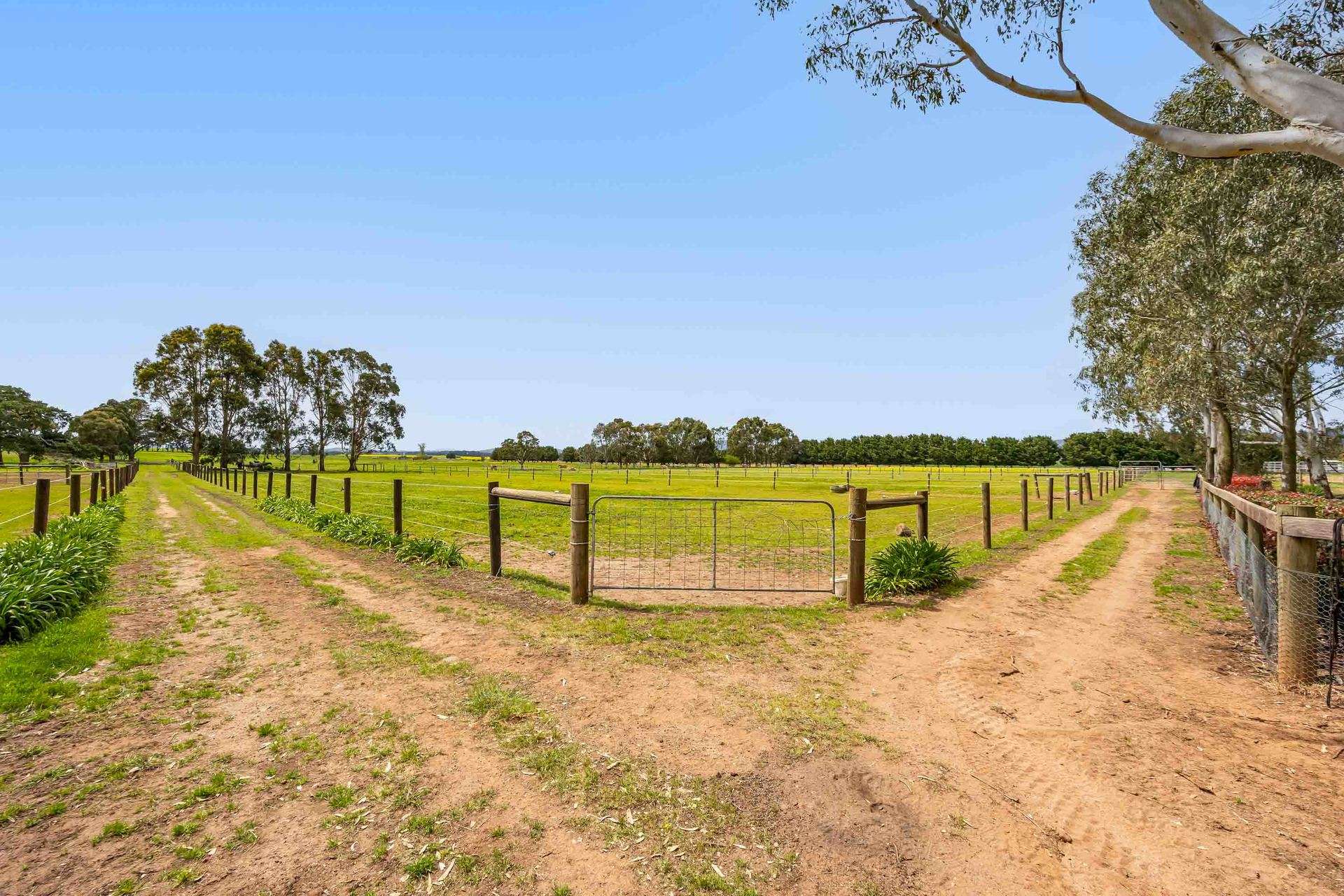17 Camerons Lane, Waubra For Sale by Farmbuy.com - image 21