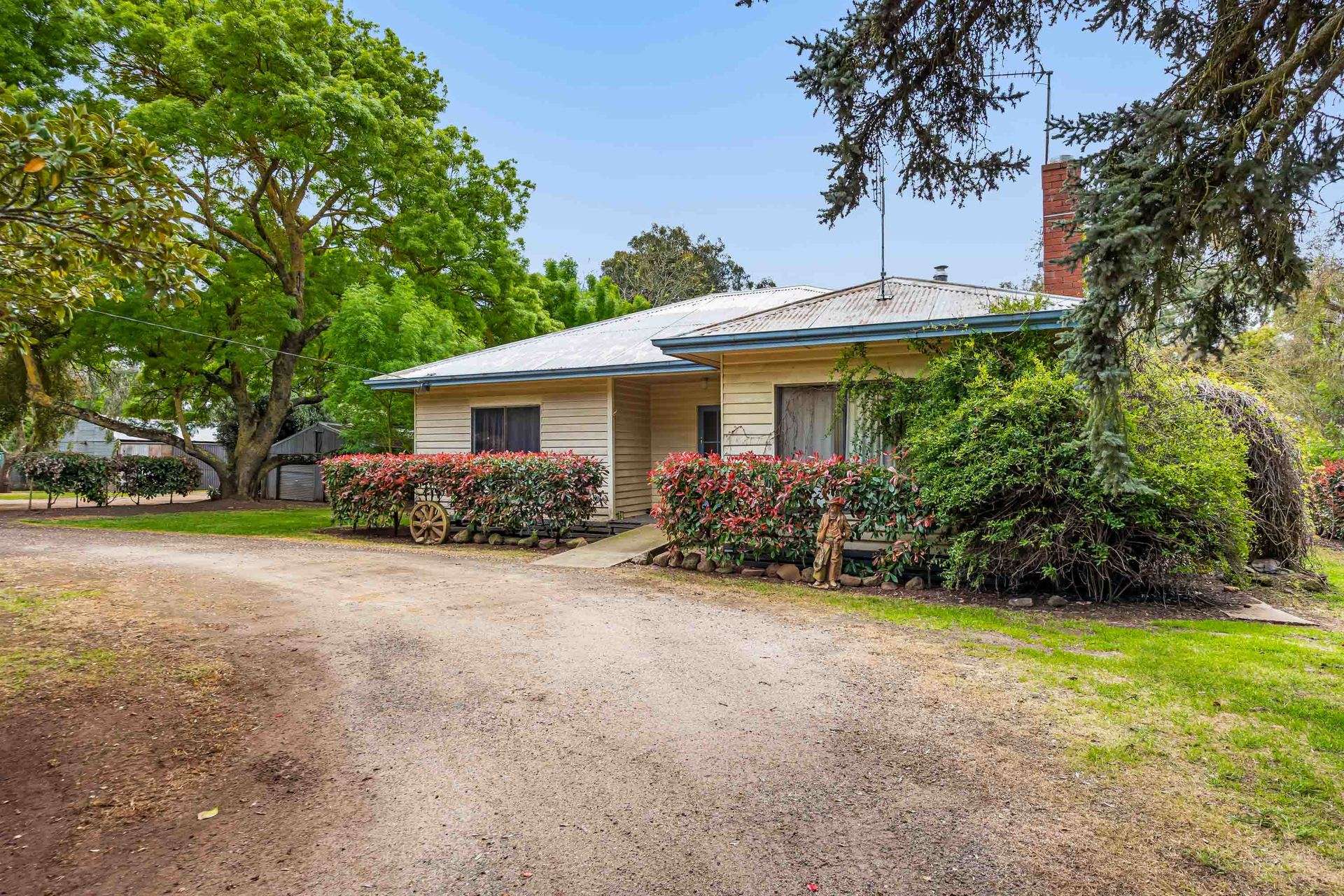 17 Camerons Lane, Waubra For Sale by Farmbuy.com - image 2