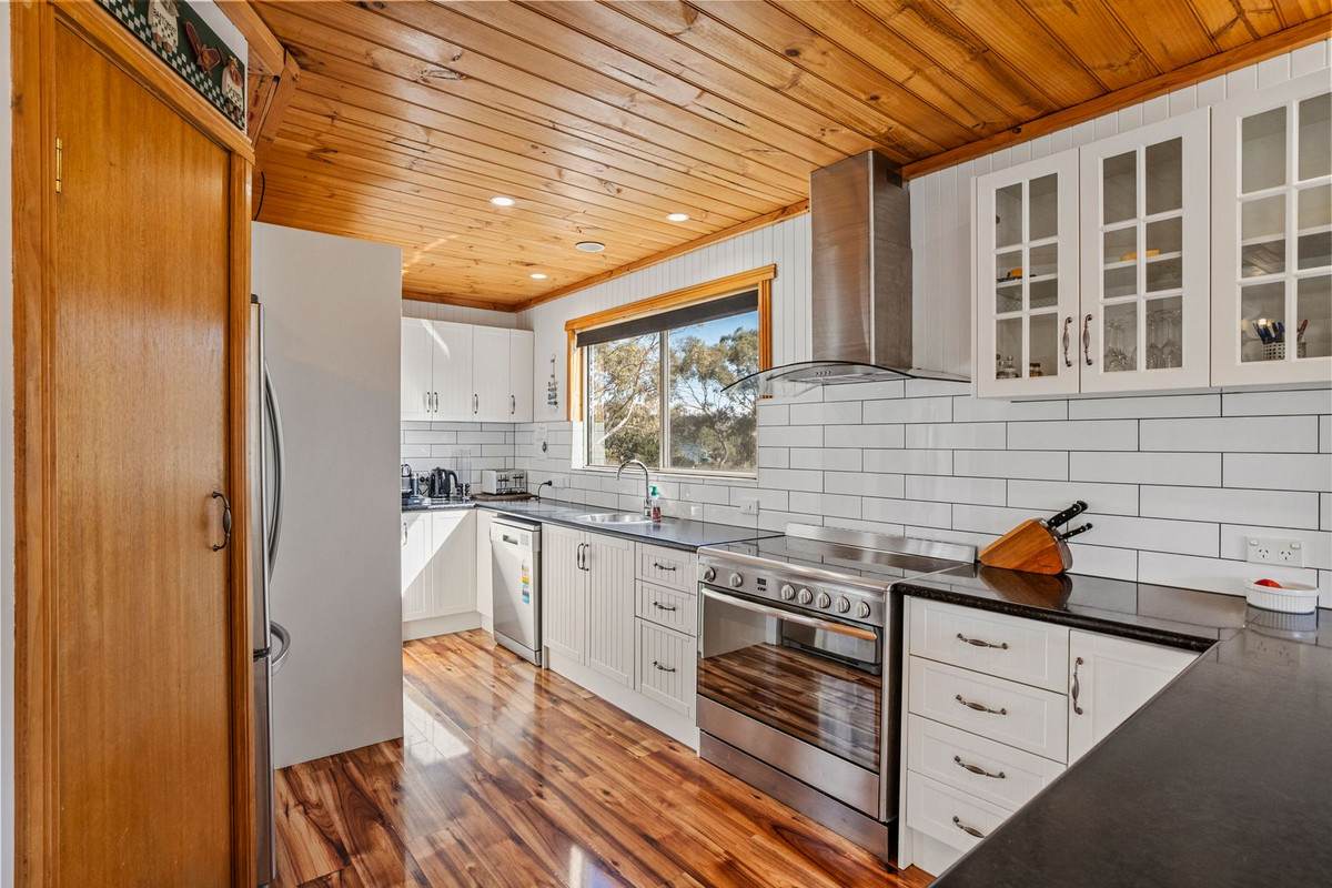 277 Cambria Drive, Dolphin Sands For Sale by Farmbuy.com - image 7