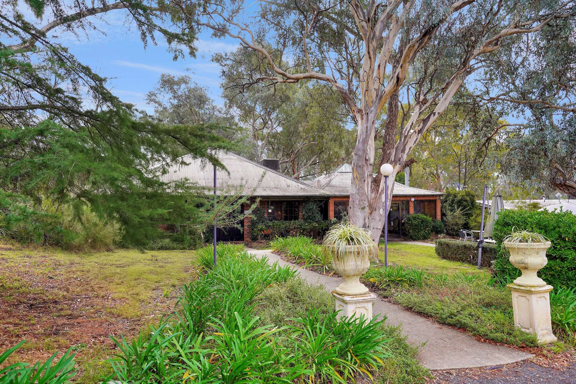 7191 Lachlan Valley Way, Cowra For Sale by Farmbuy.com - image 3