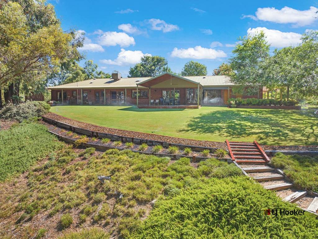 18 Clifton Street East, Mathoura NSW 2710