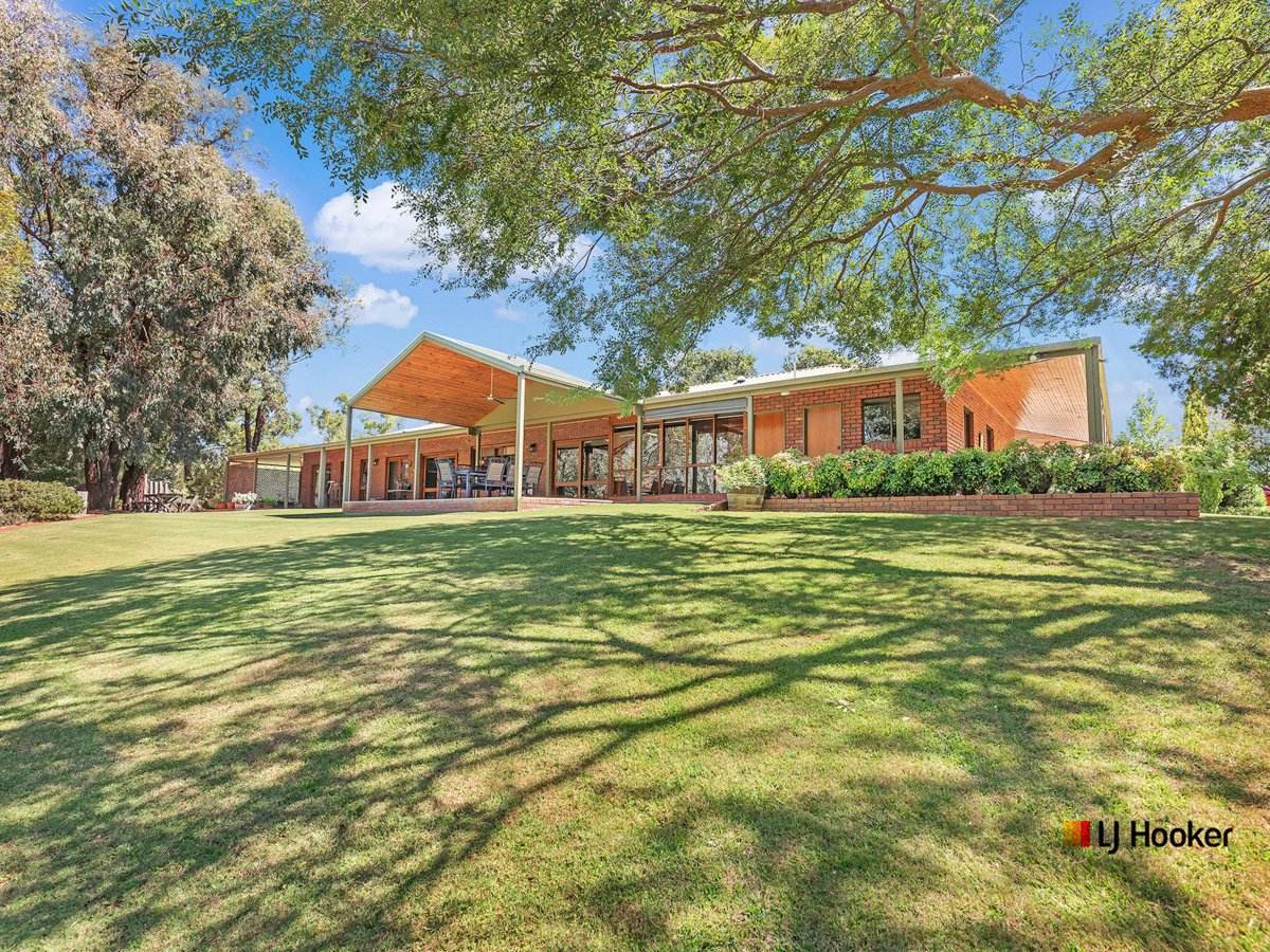 18 Clifton Street East, Mathoura For Sale by Farmbuy.com - image 2