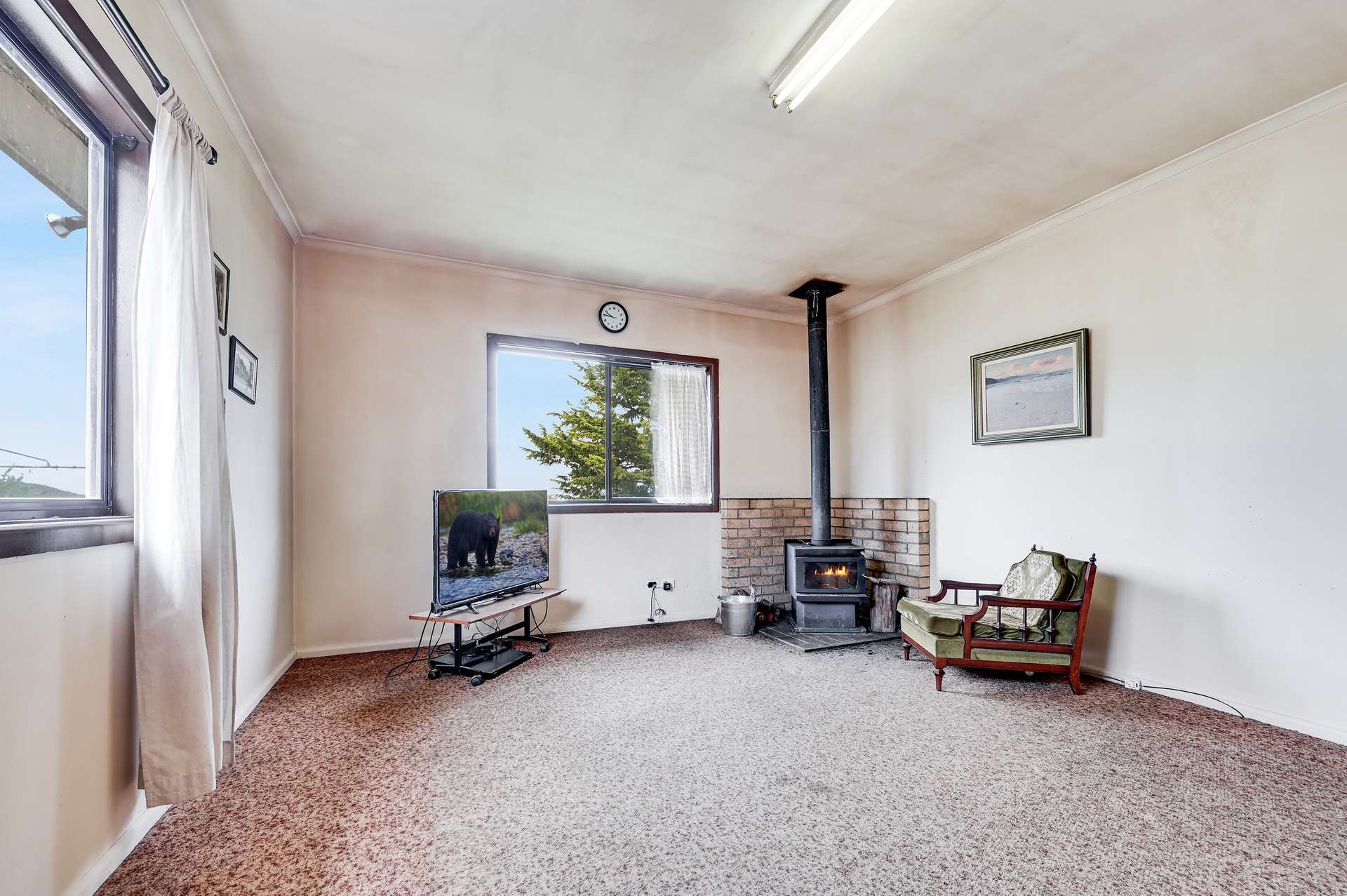 1 Lloyd Street, Burraga For Sale by Farmbuy.com - image 5