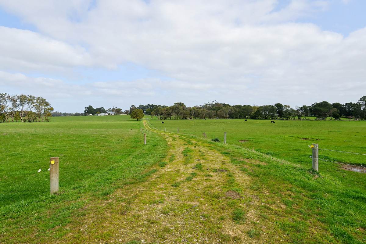 'Glen Rises' 320 Glengleeson West Road, Macarthur For Sale by Farmbuy.com - image 7