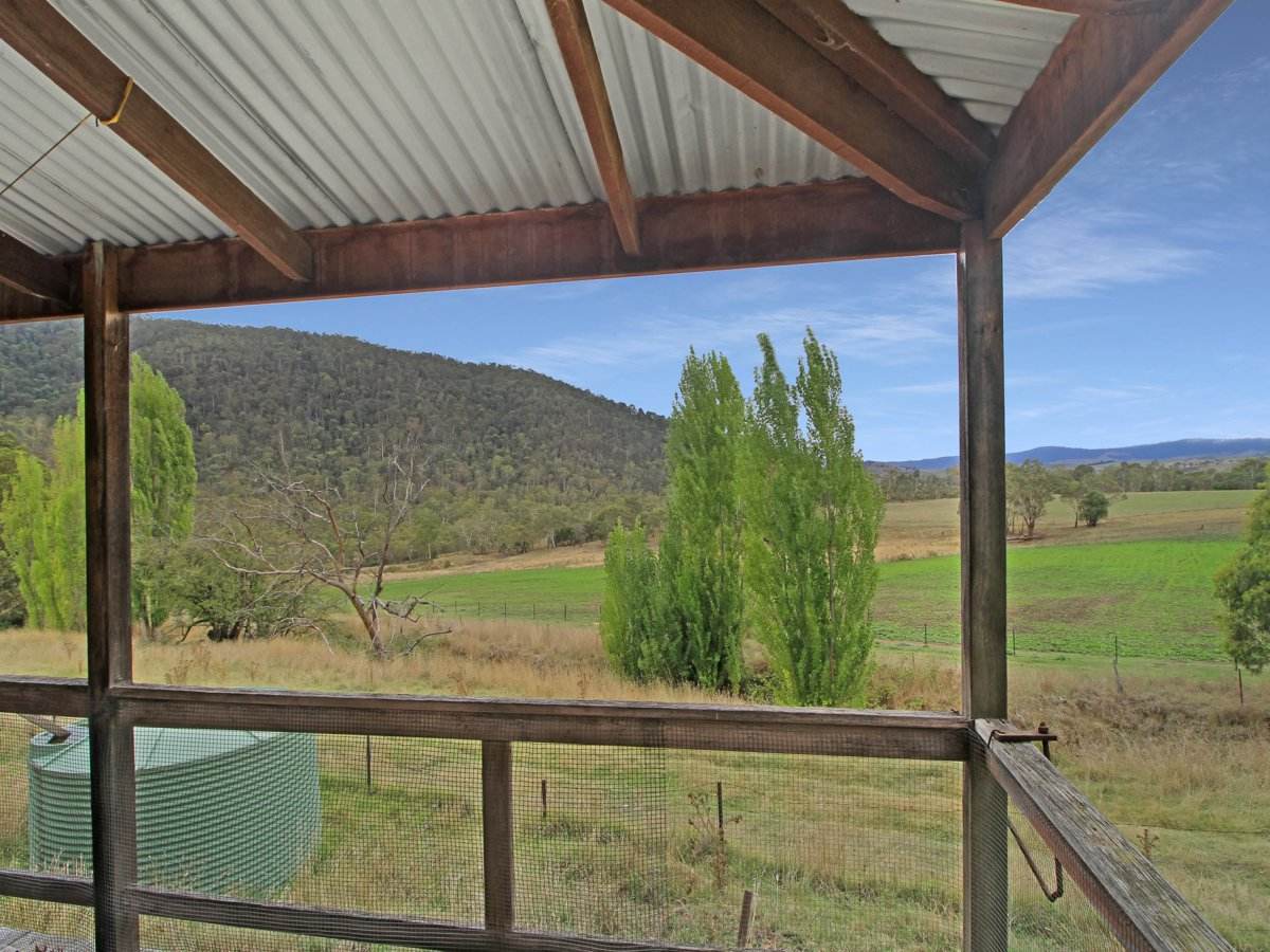 490 Great Alpine Road, Omeo Sold by Farmbuy.com - image 2