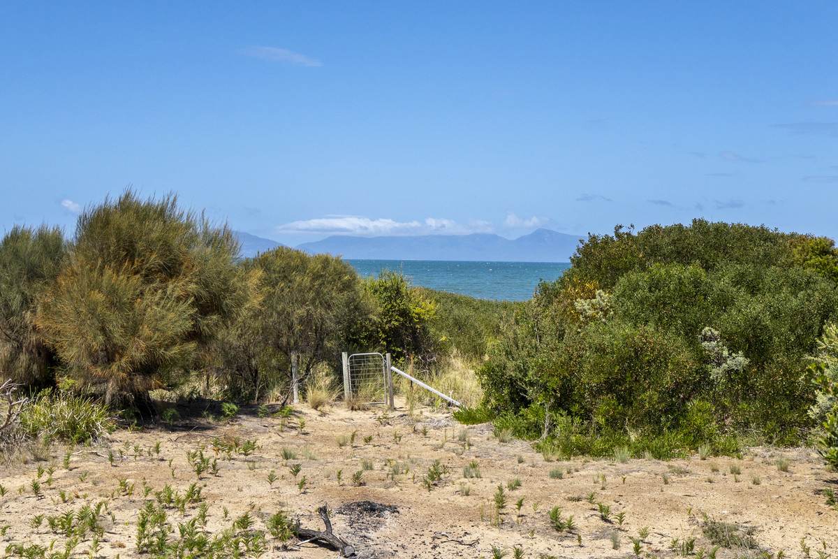 159 Cambria Drive, Dolphin Sands For Sale by Farmbuy.com - image 24