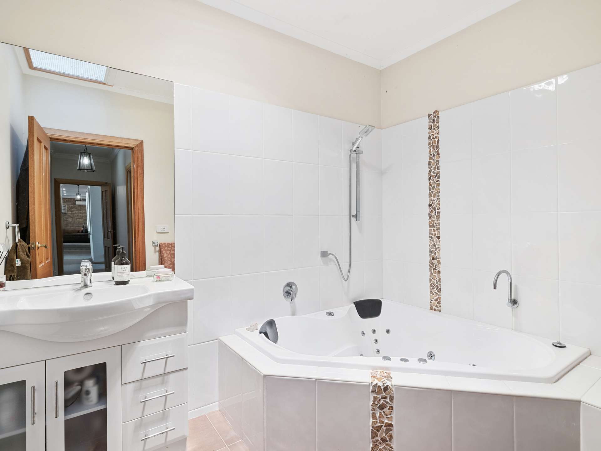 422 Ventnor Road, Ventnor For Sale by Farmbuy.com - image 14