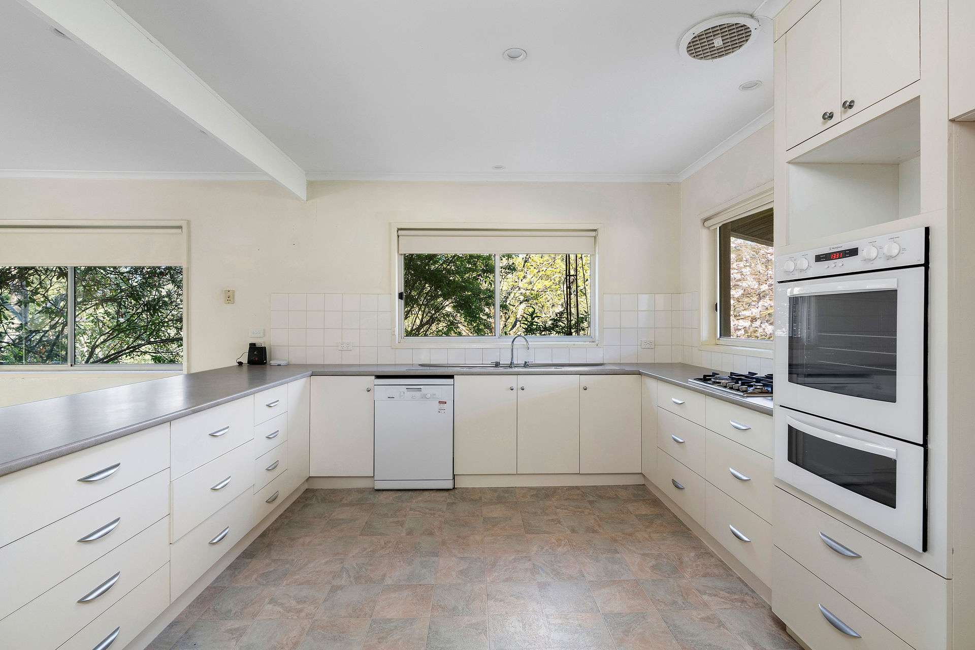 315 Davies Road, Warrenbayne For Sale by Farmbuy.com - image 9