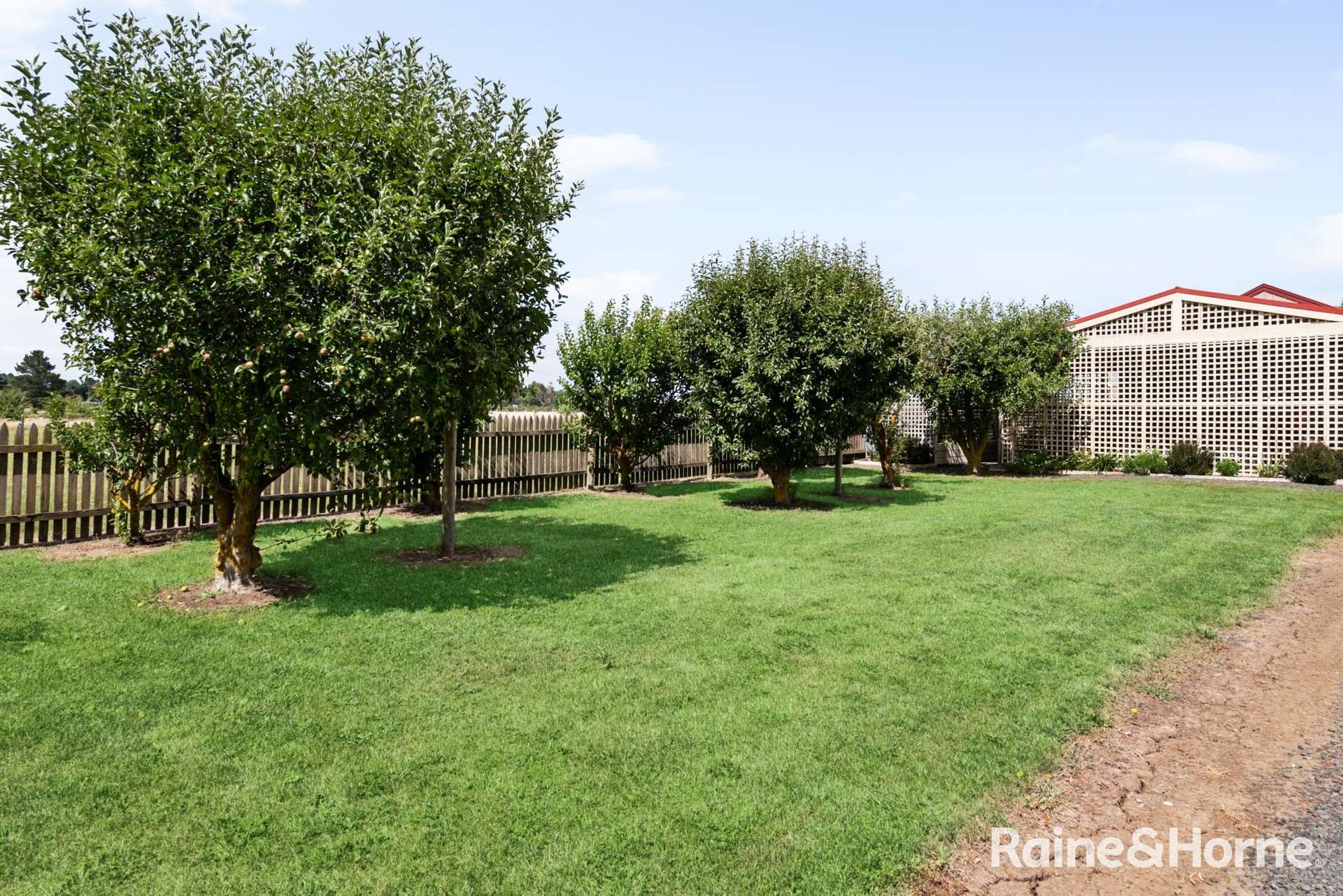 266 Redhill Road, Kyneton For Sale by Farmbuy.com - image 21