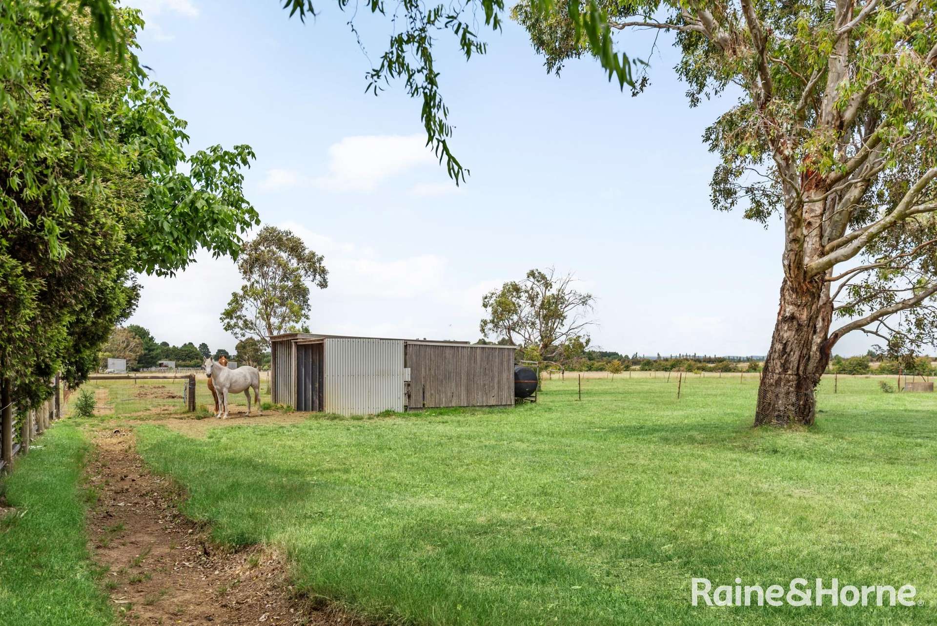 266 Redhill Road, Kyneton For Sale by Farmbuy.com - image 18