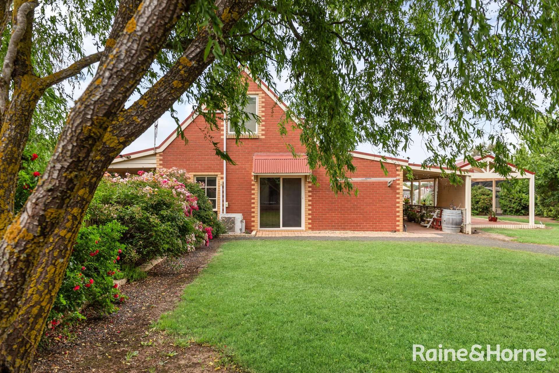 266 Redhill Road, Kyneton For Sale by Farmbuy.com - image 2