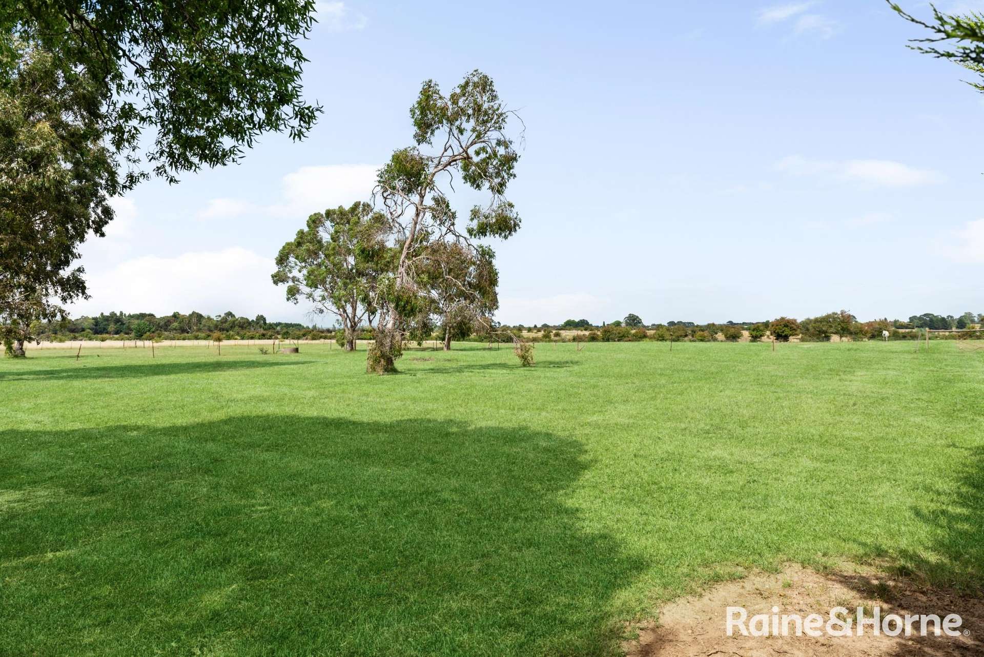 266 Redhill Road, Kyneton For Sale by Farmbuy.com - image 19