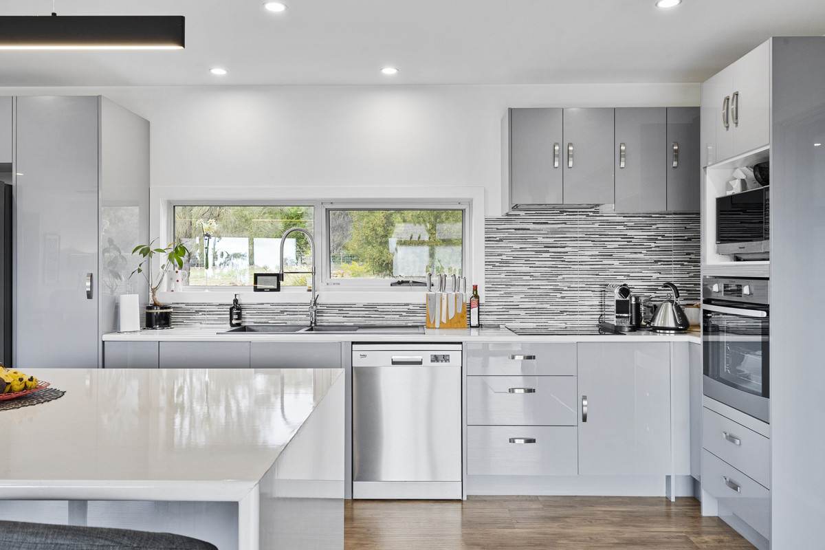 7A Burgess Street, Swansea For Sale by Farmbuy.com - image 6