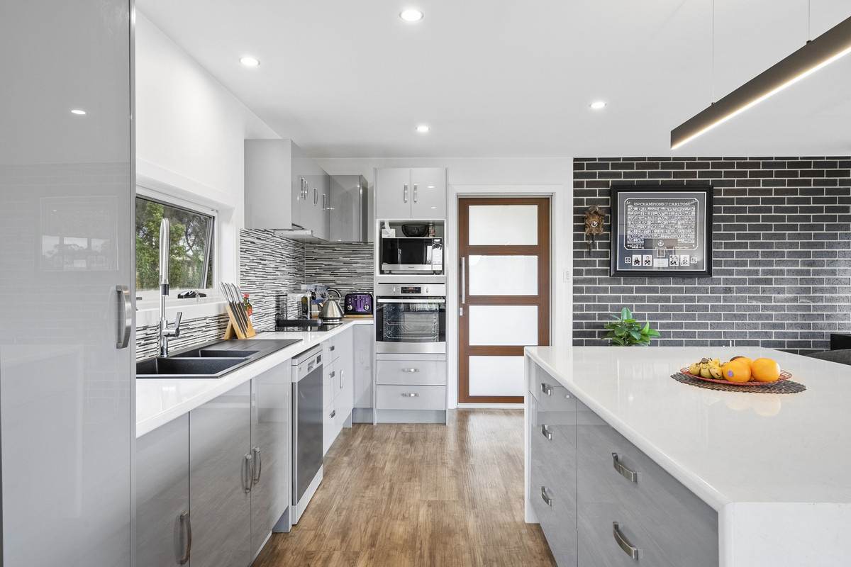 7A Burgess Street, Swansea For Sale by Farmbuy.com - image 3