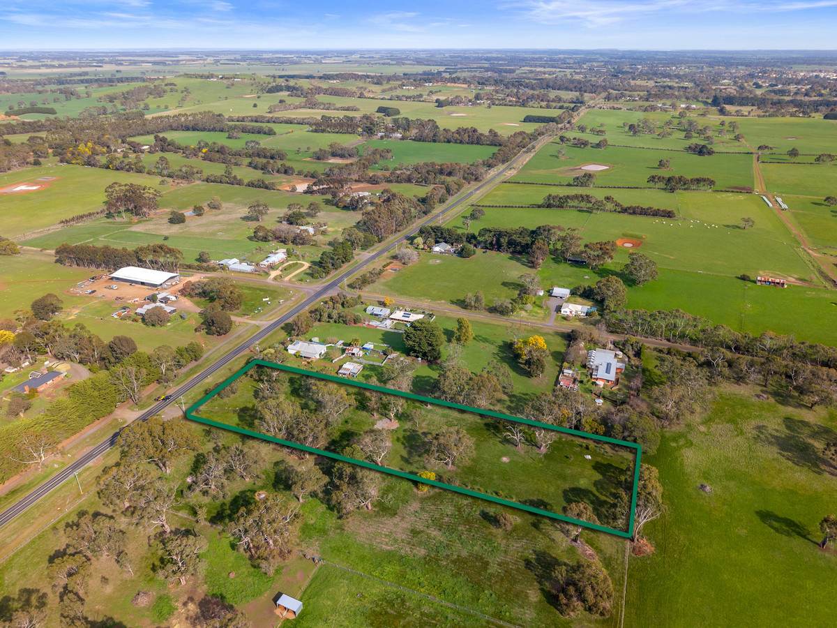 8024 Hamilton Highway, Tarrington For Sale by Farmbuy.com - image 3