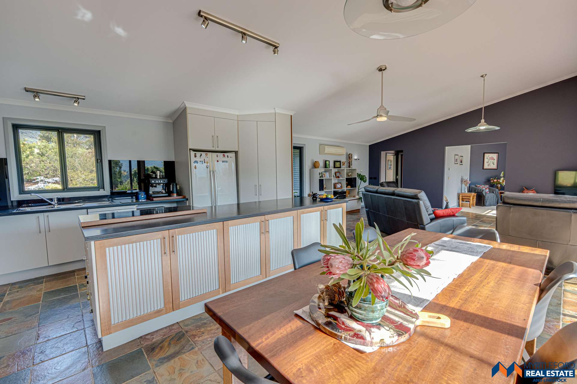 261. Wobonga Lane, Myrtleford For Sale by Farmbuy.com - image 8