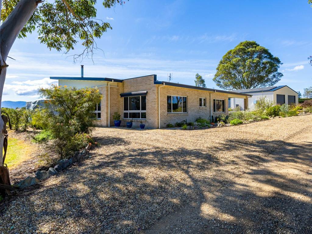 27 Curyo Lane, Bega NSW 2550