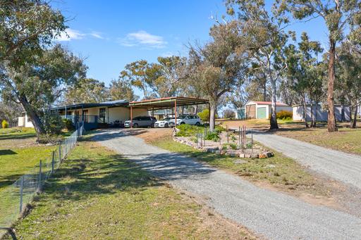 Farm Sold - NSW - Murrumbateman - 2582 - 'The Woods'
36.72 Acre Block – 5 Minutes to Murrumbateman Village - 8 Bedrooms over 2 Residences 