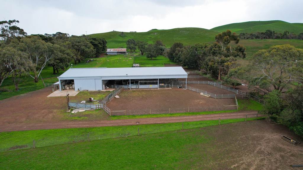 'East Hill' 850 East Hill Road, Bookaar VIC 3260