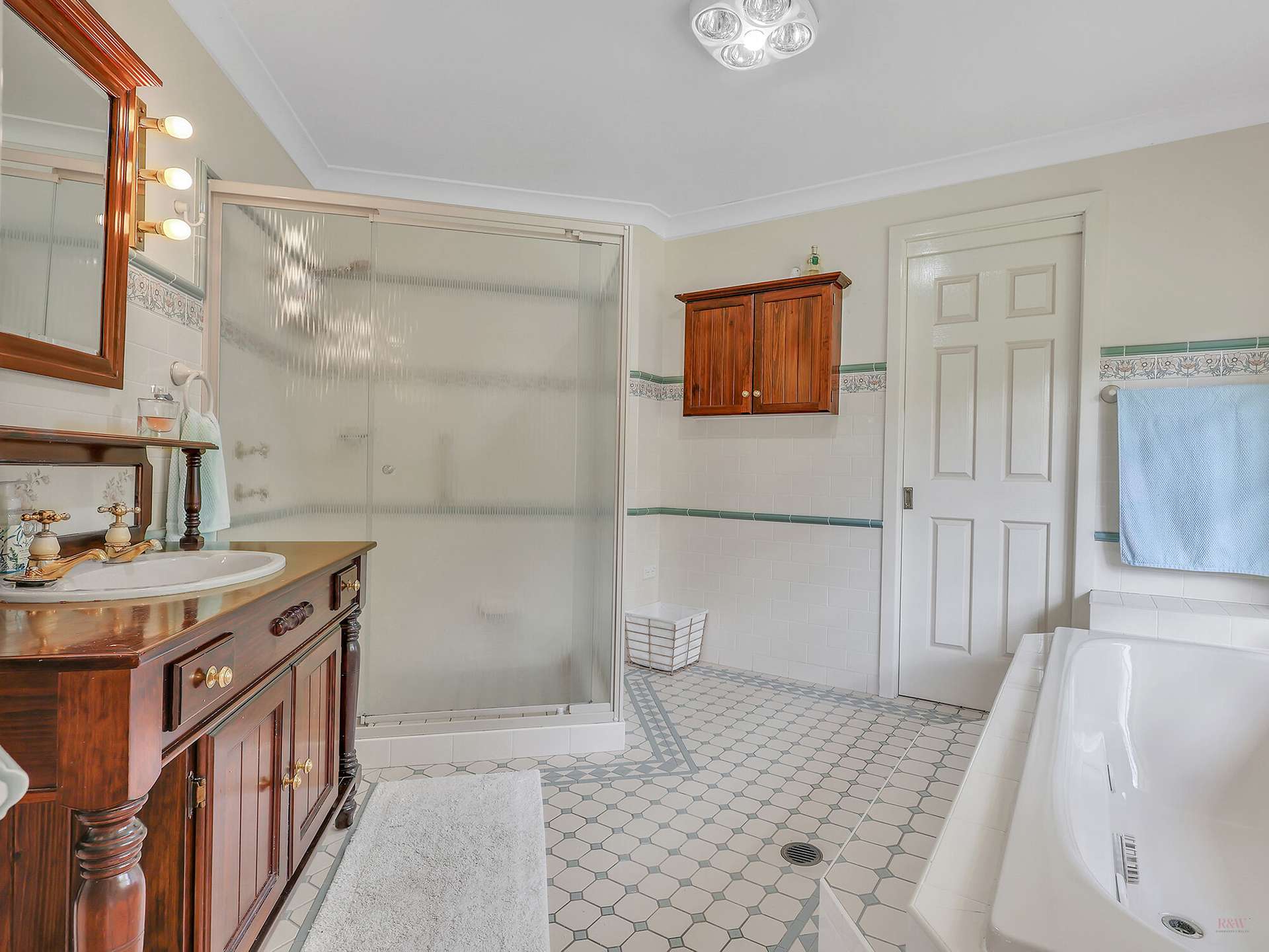 122 Cornwall Road, Exeter For Sale by Farmbuy.com - image 29