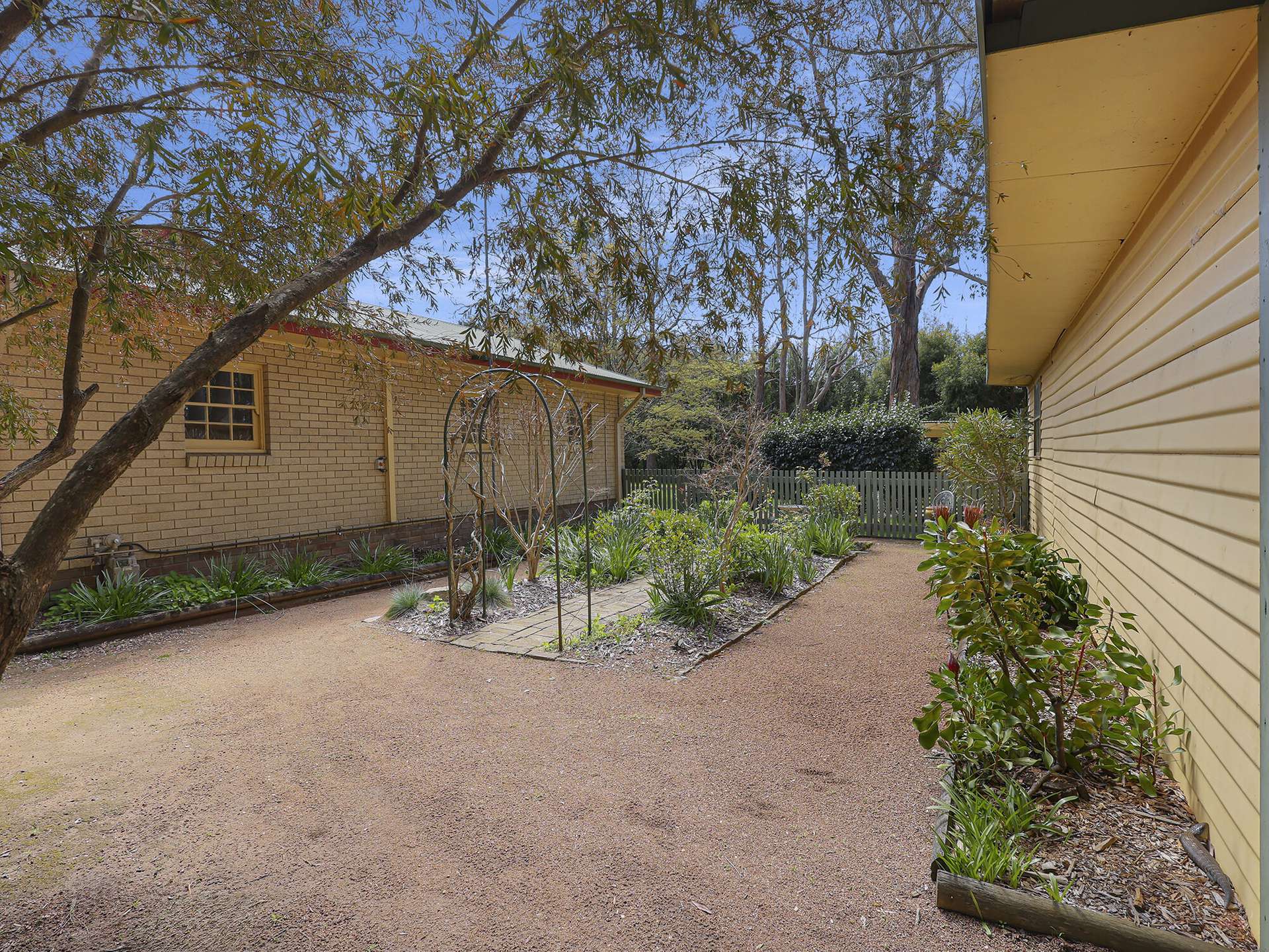 122 Cornwall Road, Exeter For Sale by Farmbuy.com - image 32