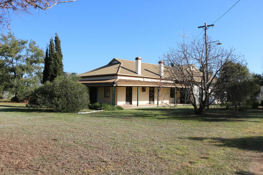 696 Back Trundle Road, Parkes NSW 2870