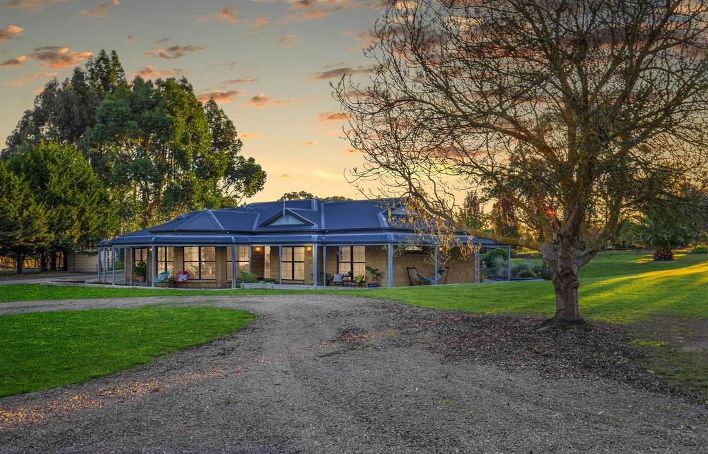53 Roberts Road, Cobden VIC 3266