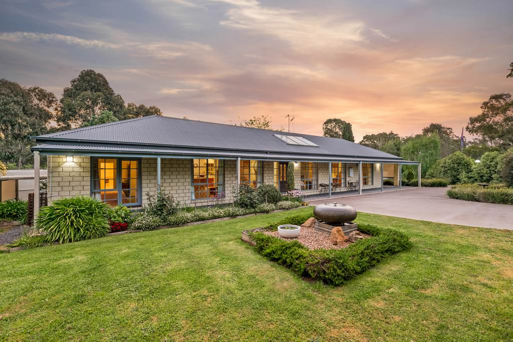 15 Thompsons Lane, Heathcote VIC 3523