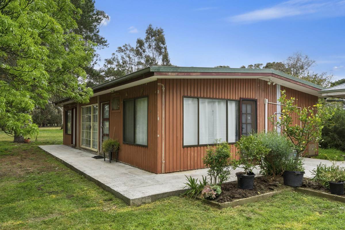 3077 Geelong Road, Cross Roads For Sale by Farmbuy.com - image 5