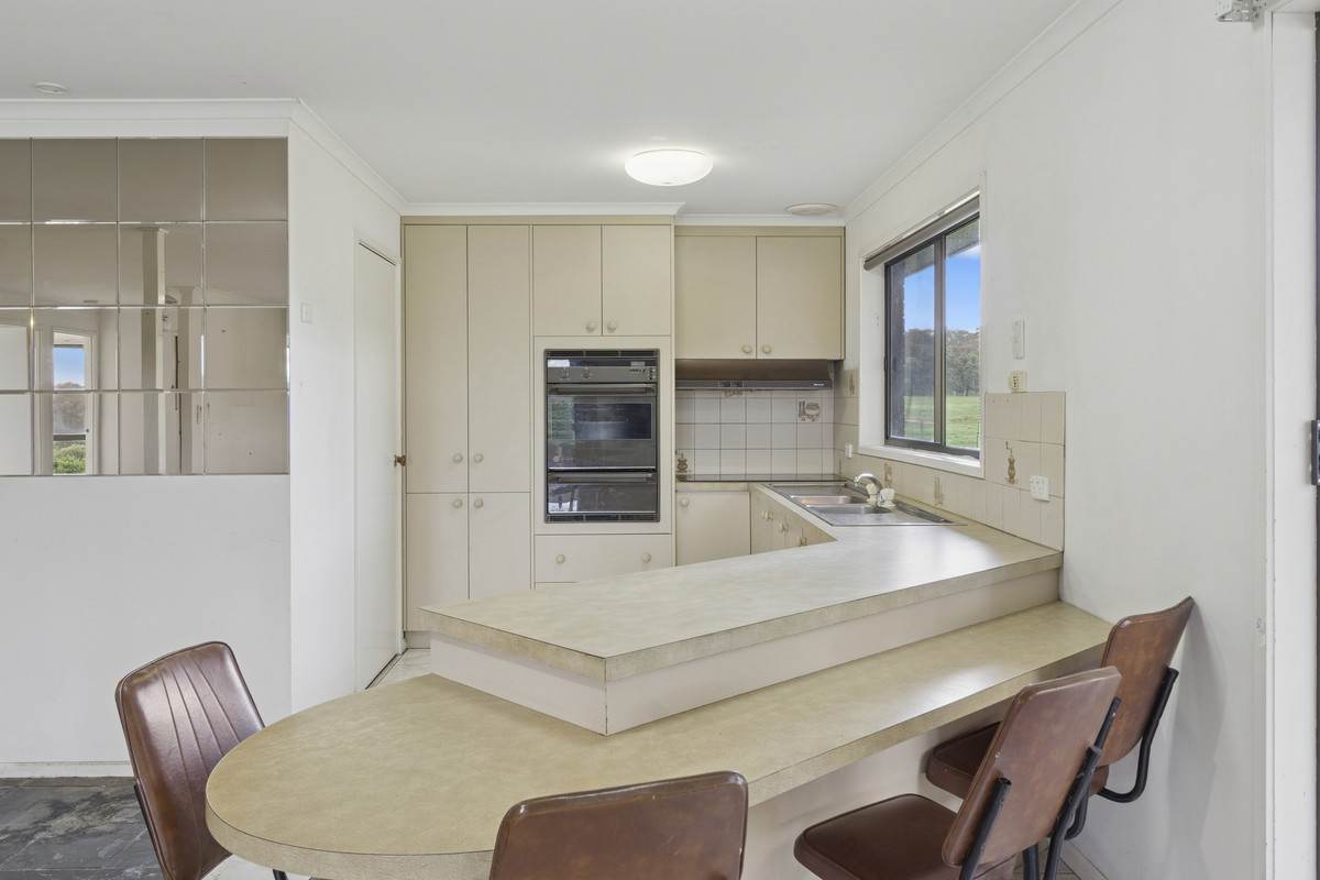 1349 Glenelg Highway, Smythesdale For Sale by Farmbuy.com - image 6