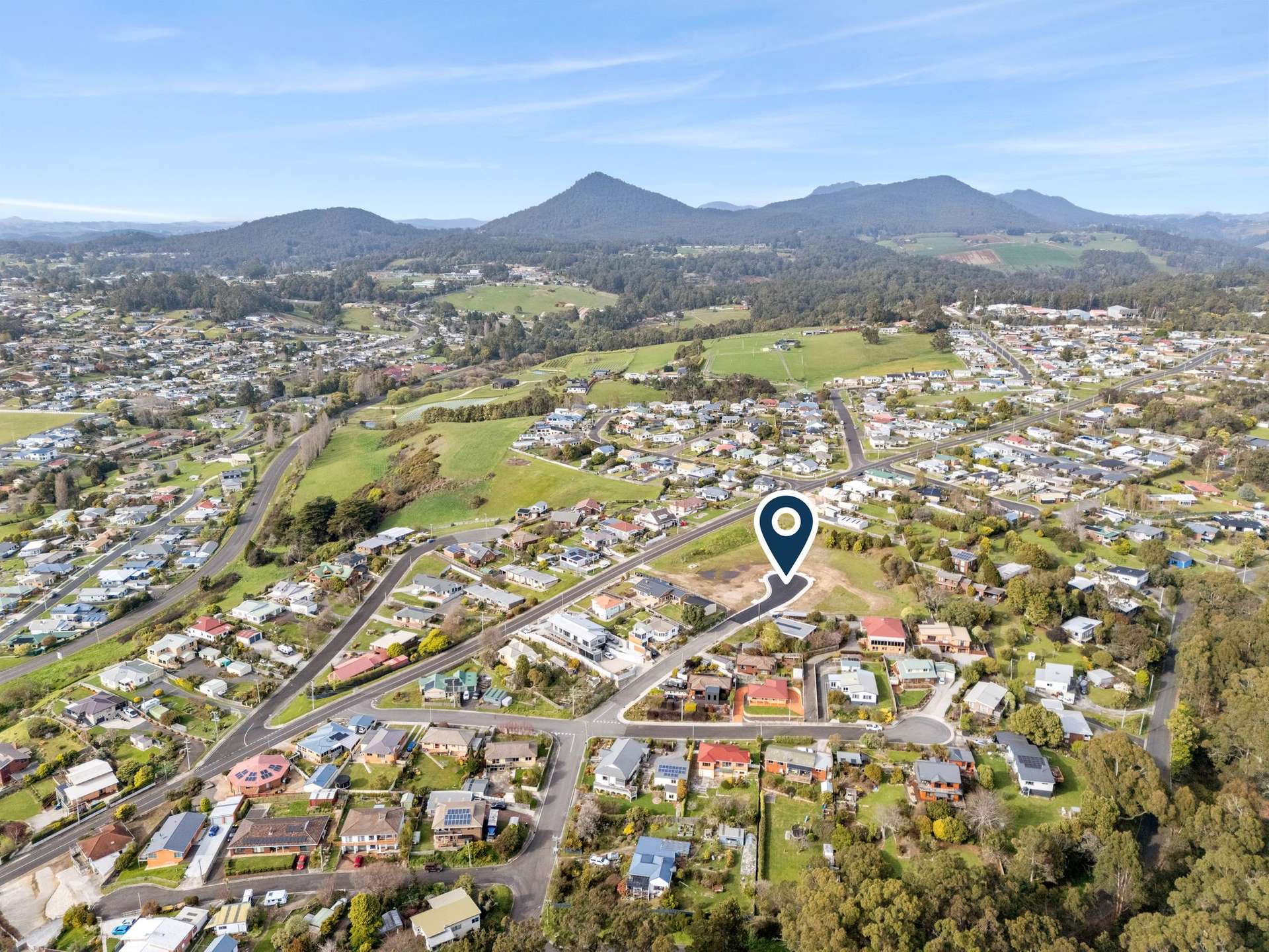 13 Walton Street - "Penguin Panorama" Subdivision, Penguin For Sale by Farmbuy.com - image 4