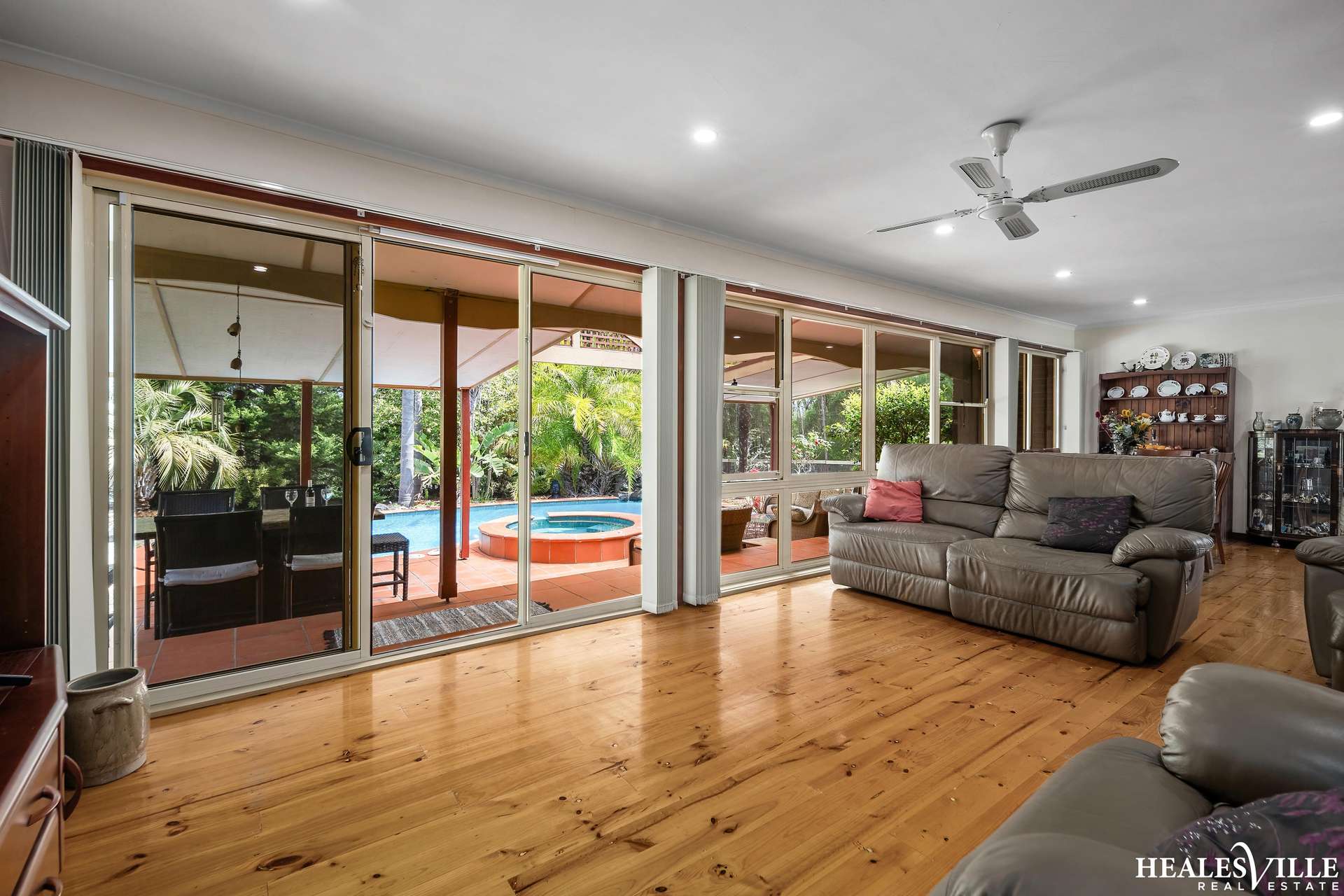 875 Healesville-Koo Wee Rup Road, Woori Yallock For Sale by Farmbuy.com - image 3