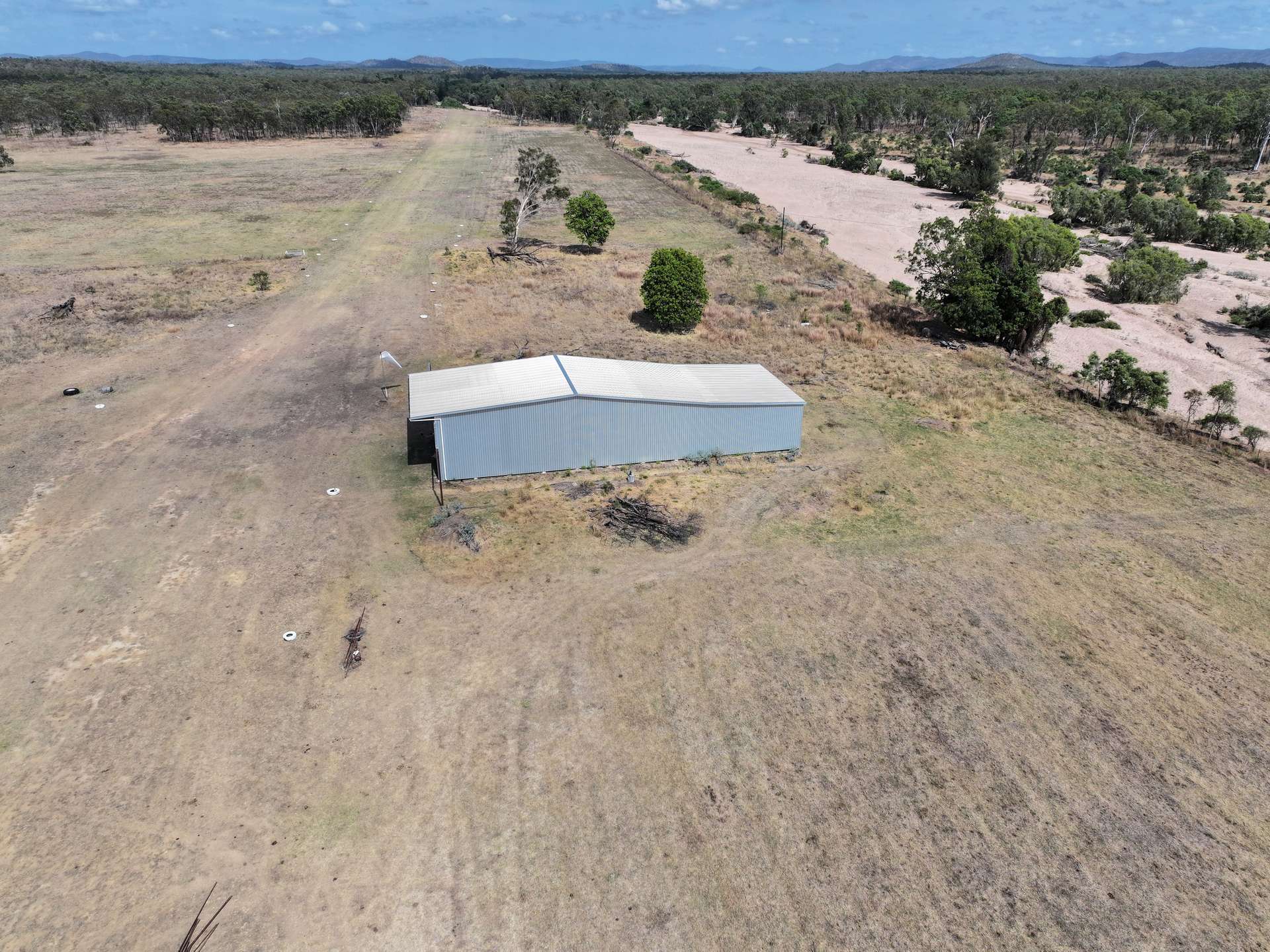 PERONNE STATION, Pentland Sold by Farmbuy.com - image 10
