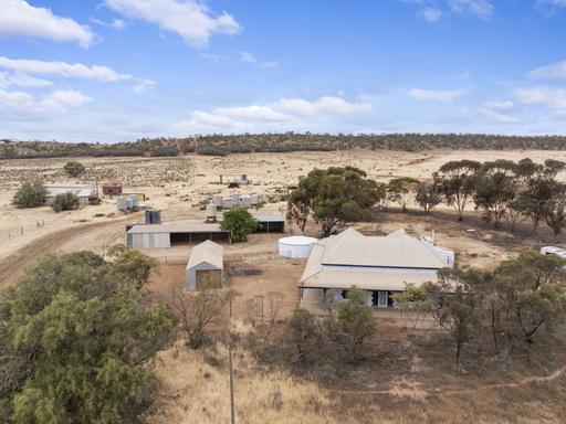 Farm Sold - SA - Quorn - 5433 - 95 Finlay Road Quorn (As a whole or in 2 non contingent lots.) 