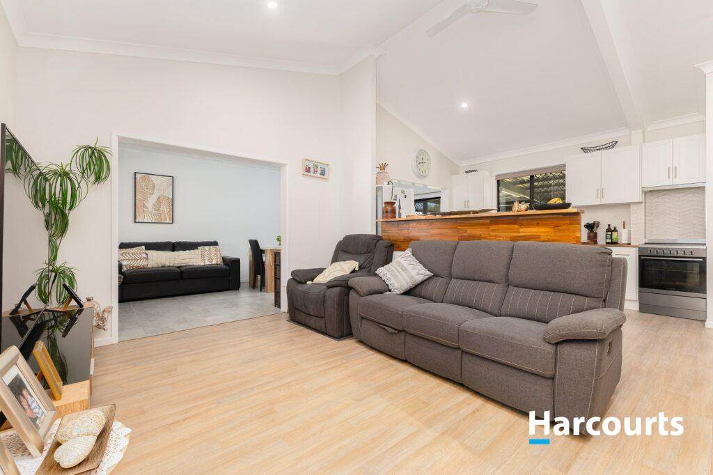 11 OAKVIEW DRIVE, Redridge Sold by Farmbuy.com - image 7