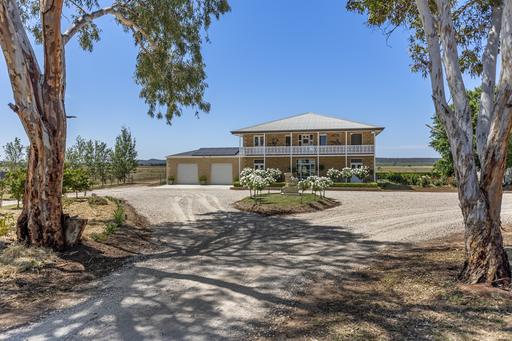 Farm Sold - NSW - Leeton - 2705 - Family Home on 29.81 Hectares - Relaxed Rural Lifestyle Close to Town 