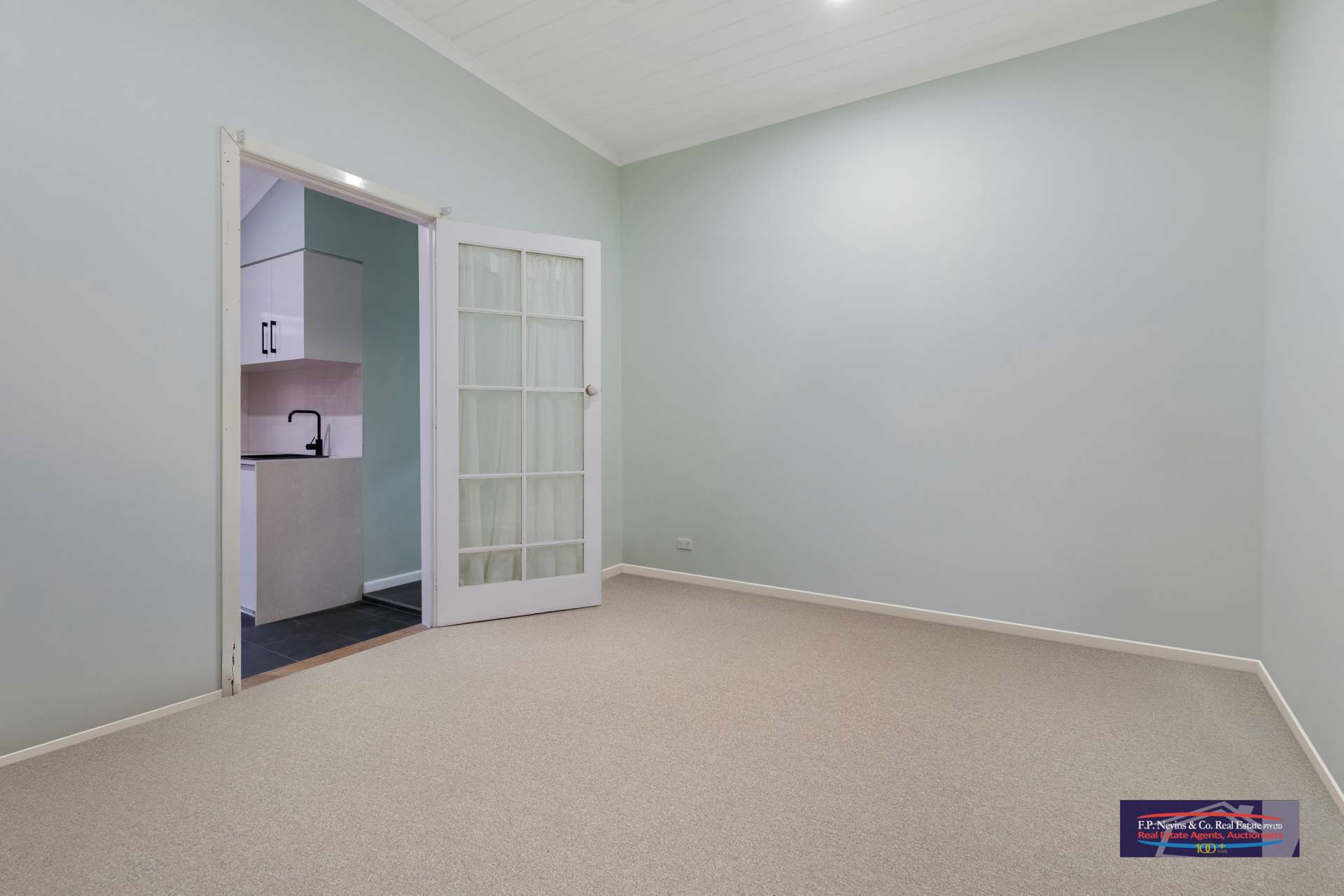 157 Mitchells Lane, Llanelly For Sale by Farmbuy.com - image 9