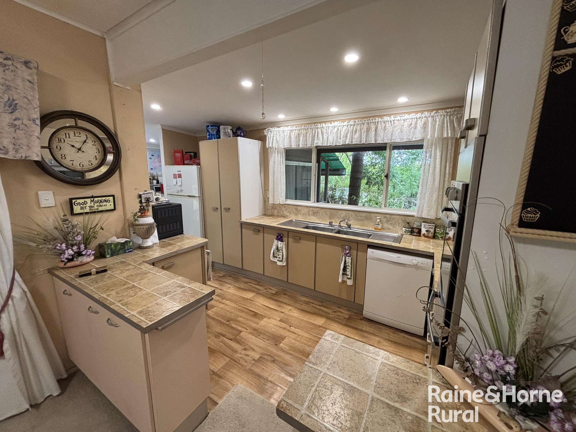 40 Amaroo Drive, Wondai For Sale by Farmbuy.com - image 3