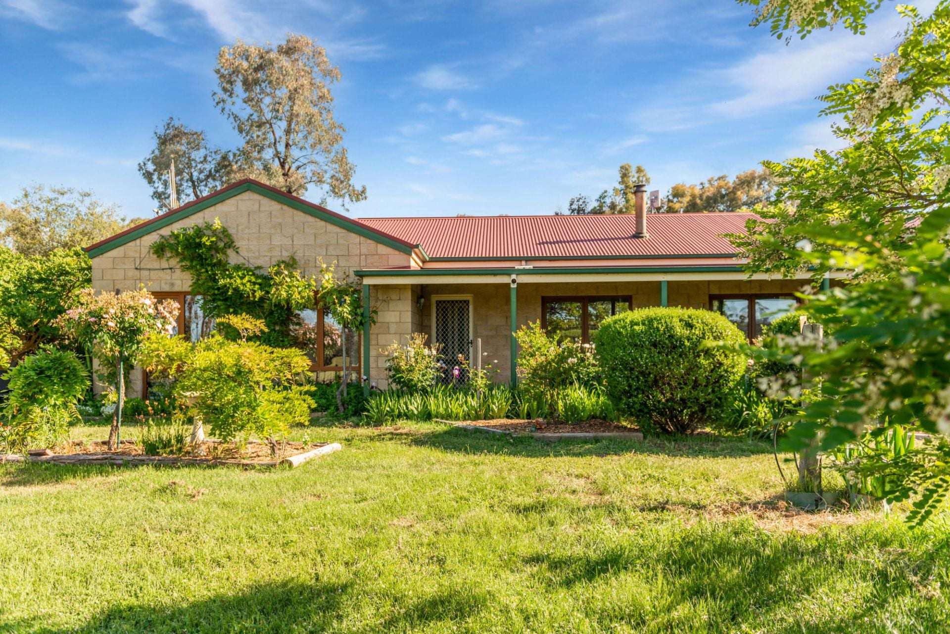 71 Thornhill Lane, Elphinstone For Sale by Farmbuy.com - image 1