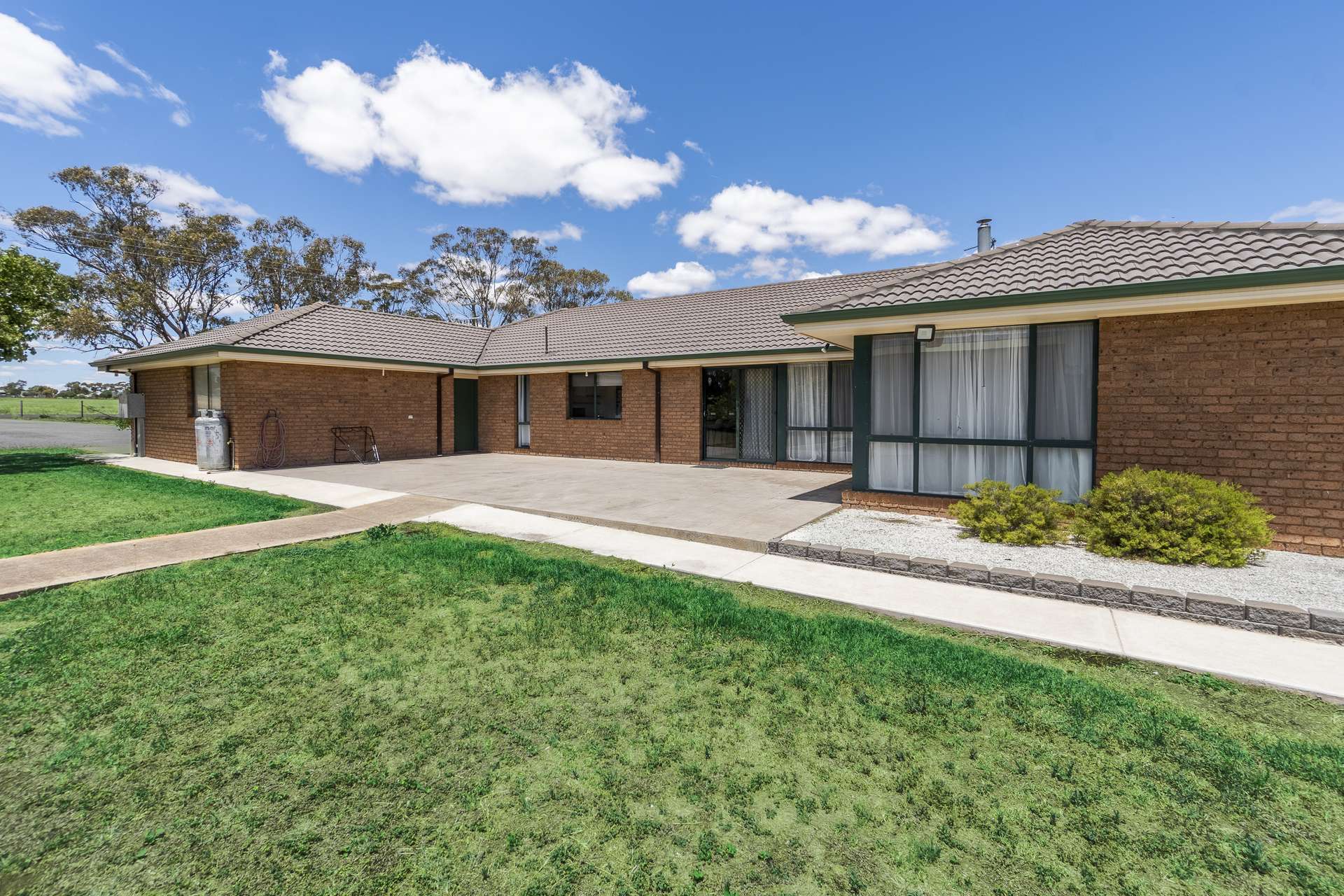14 Oak Street, Temora For Sale by Farmbuy.com - image 2