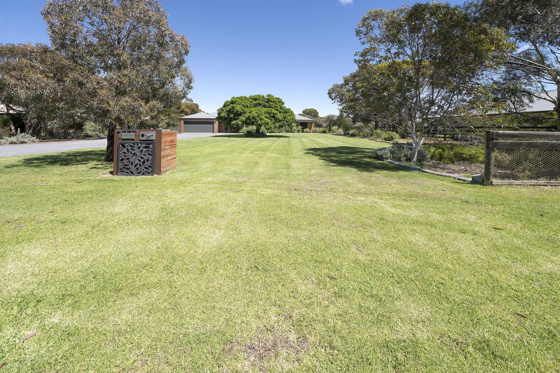 6 River Oaks Drive, Swan Hill Sold by Farmbuy.com - image 1