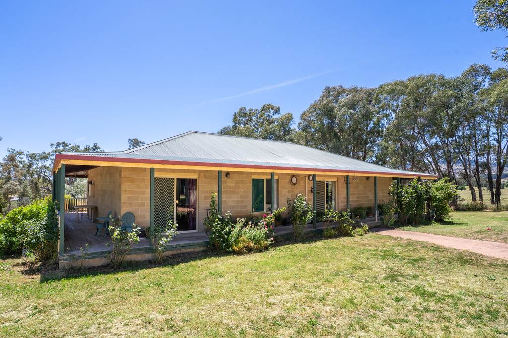 5675 Mid Western Highway, Carcoar NSW 2791