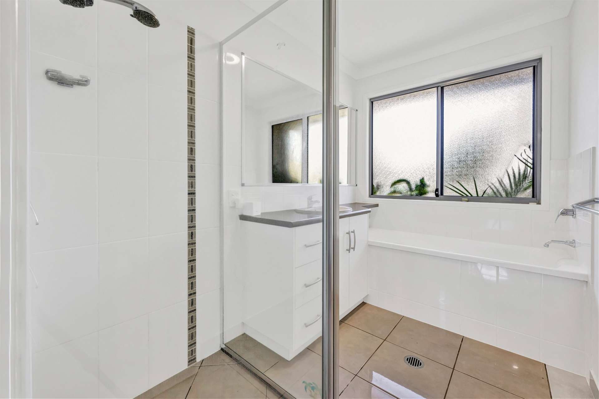102 Miran Khan Drive, Armstrong Beach For Sale by Farmbuy.com - image 15